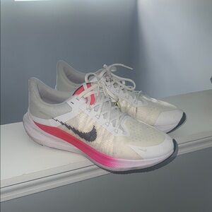 Nike Mens White and Pink Running Shoes